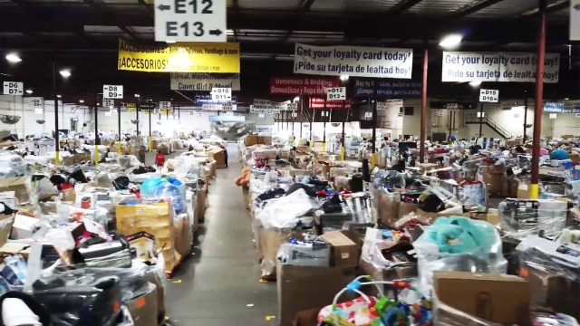 See Huge Warehouse Stuffed With Goods Despite Supply Chain Shortages |  Inside Edition